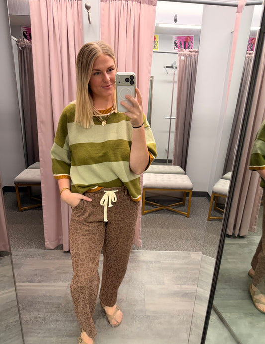 MID RISE CASUAL FIT LEOPARD PANTS:VINTAGE MOCHA