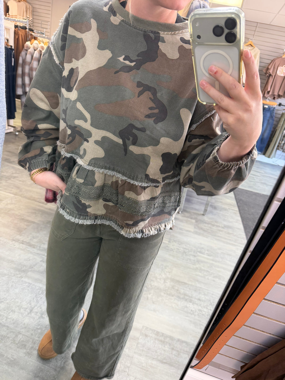 CAMO PRINTED TIERED RUFFLED HEM WITH LACE SLEEVES TOP: CAMOUFLAGE