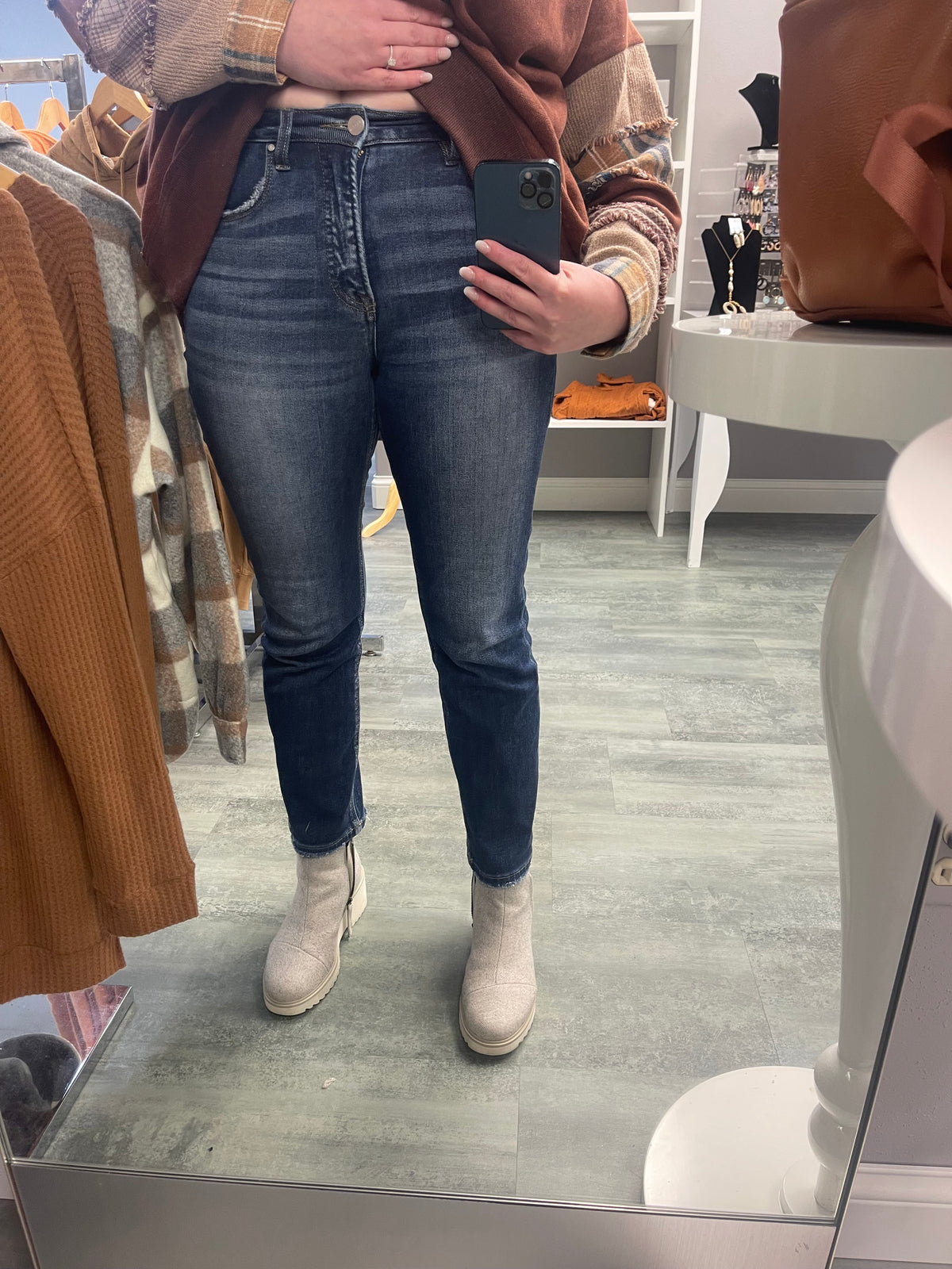 RISEN DARK DEN JEAN